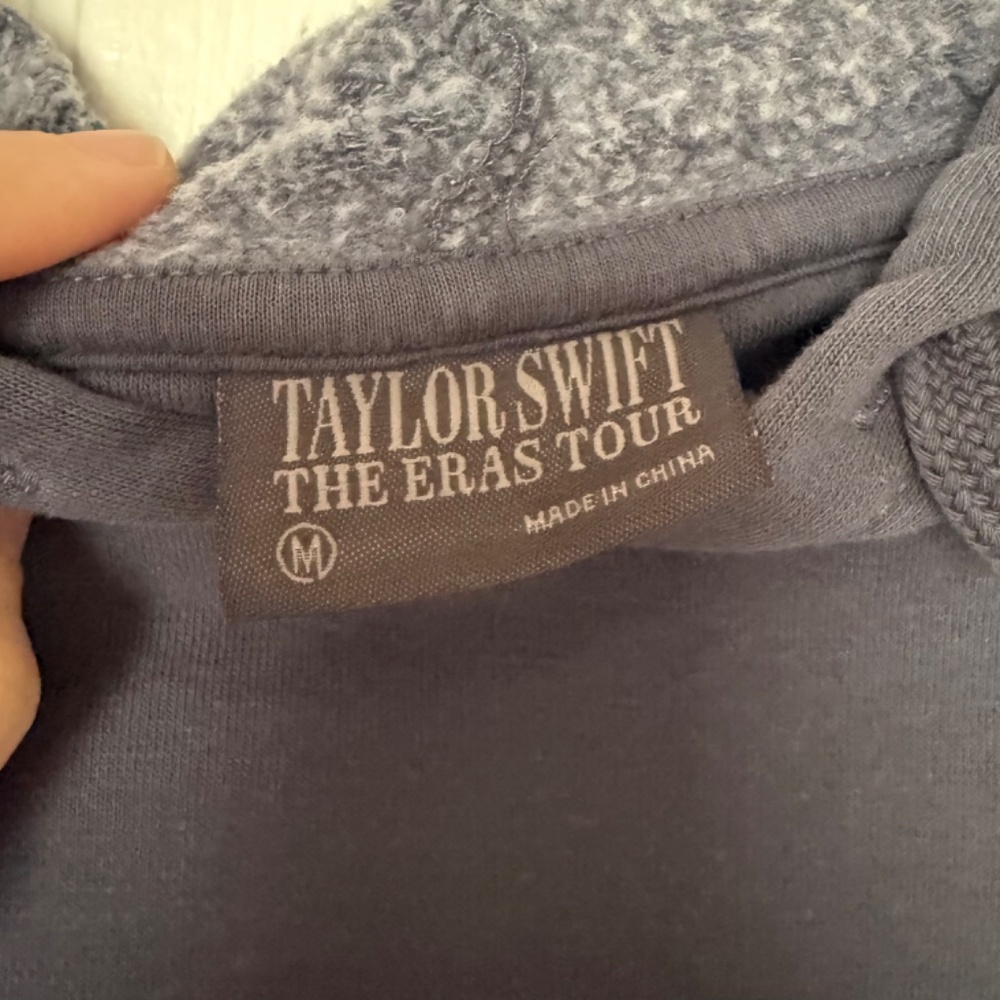 GUC Taylor Swift Eras Tour Size M Navy Hoodie - Picture 2 of 4